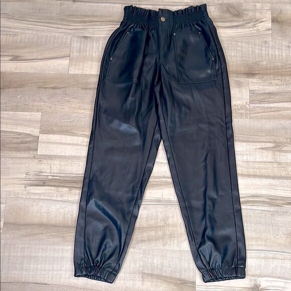 NWT Forever 21 vegan leather gathered waist jogger pants size small - Picture 1 of 10